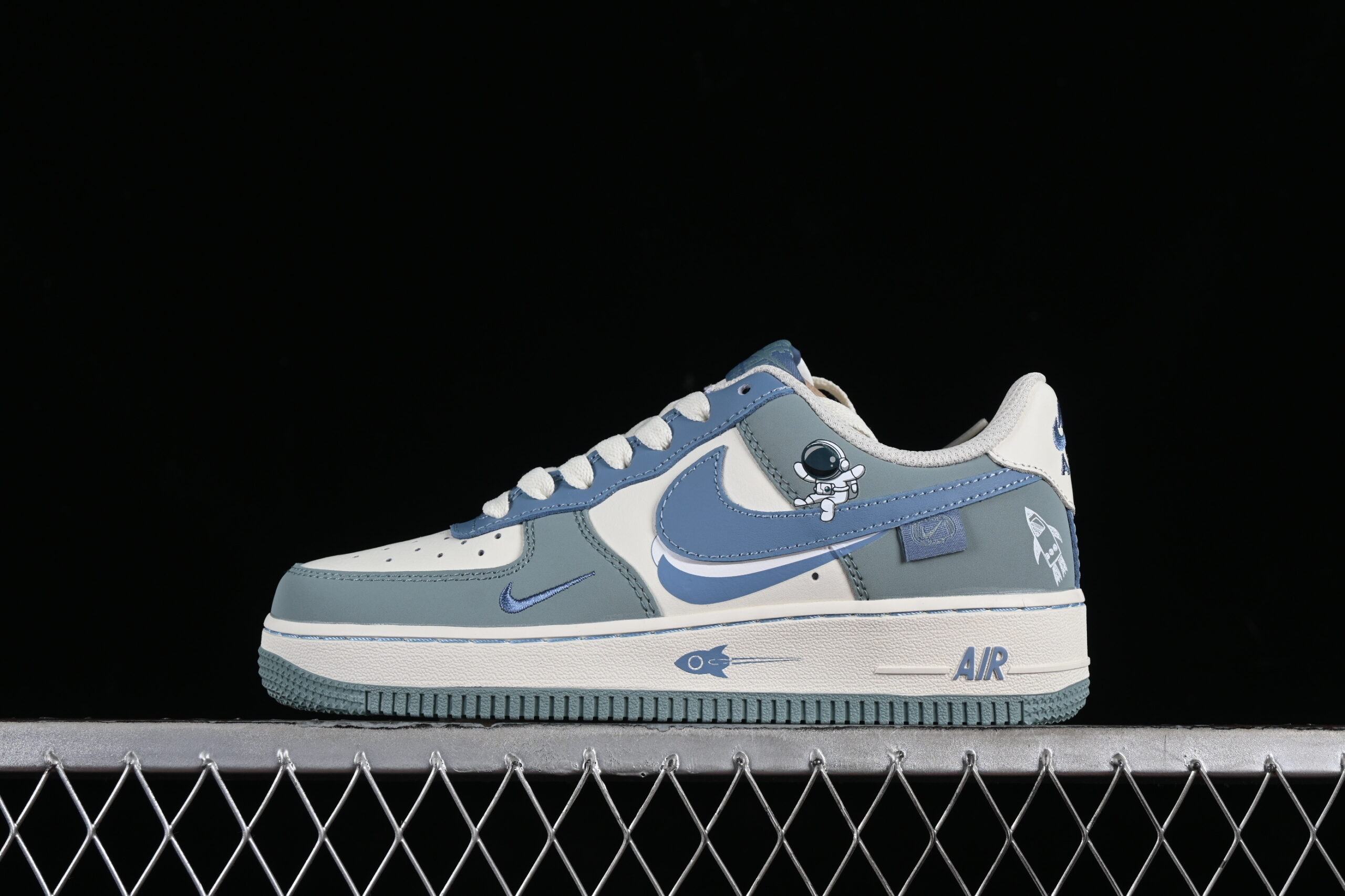 Nike Air Force 1'07 Low "Star Tours" Air Force 1 Low Top Casual Skate Shoes DB3301-711