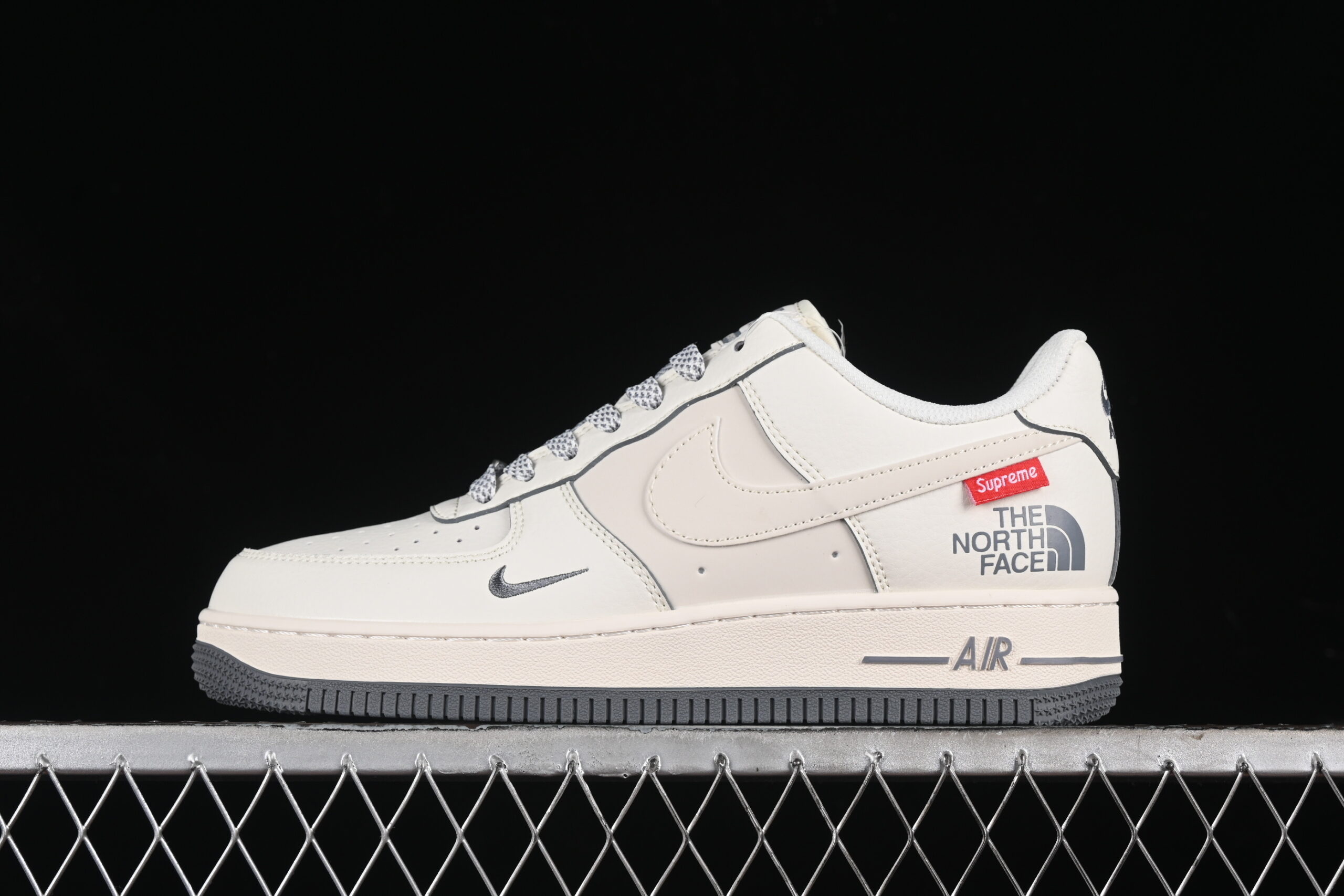 Nike Air Force 1'07 Low Supreme Collaboration - Cream Grey Air Force 1 Low Top Casual Skate Shoes XZ1996-710