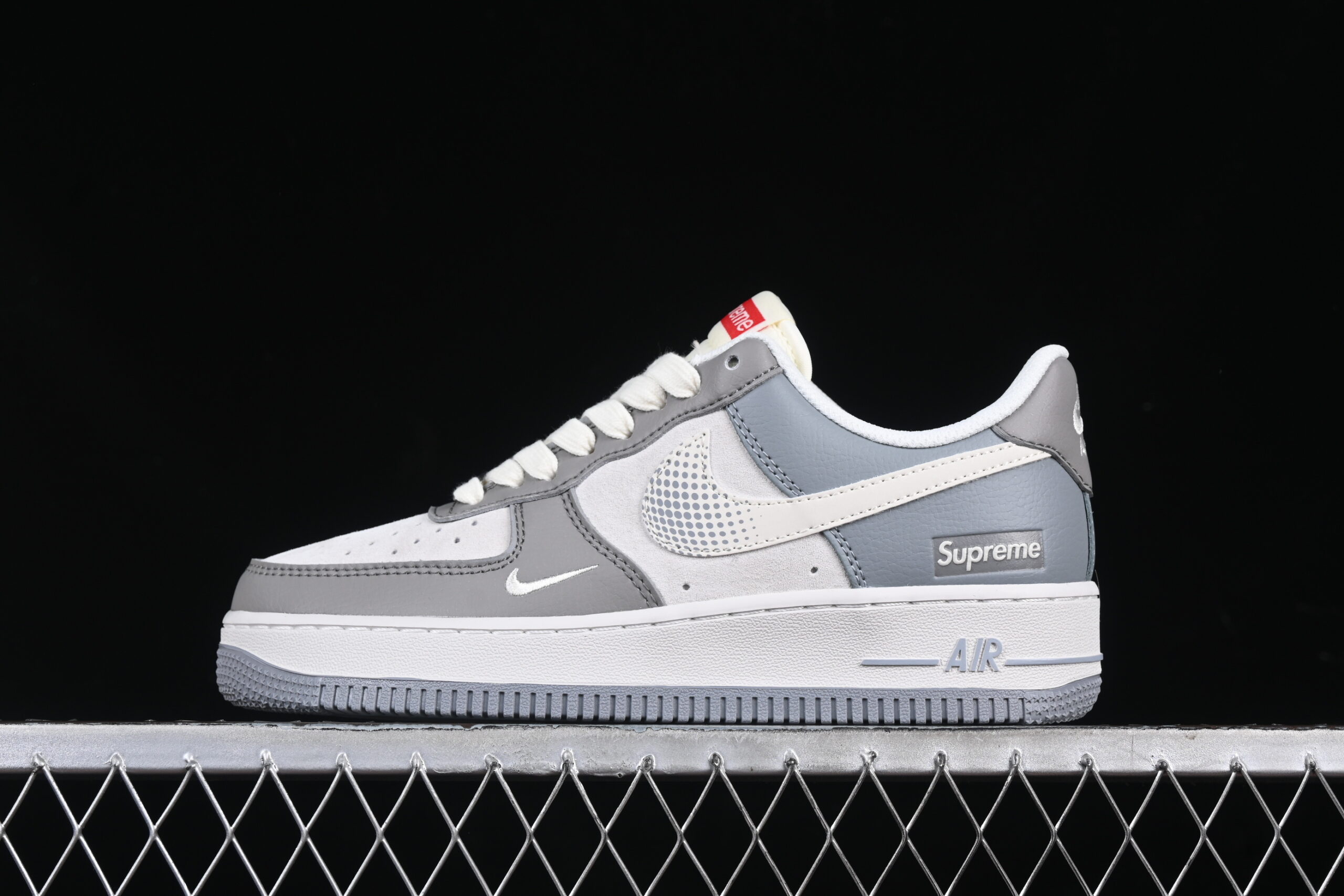 Nike Air Force 1'07 Low Supreme Collaboration Air Force 1 Low Top Casual Skate Shoes DM6688-023