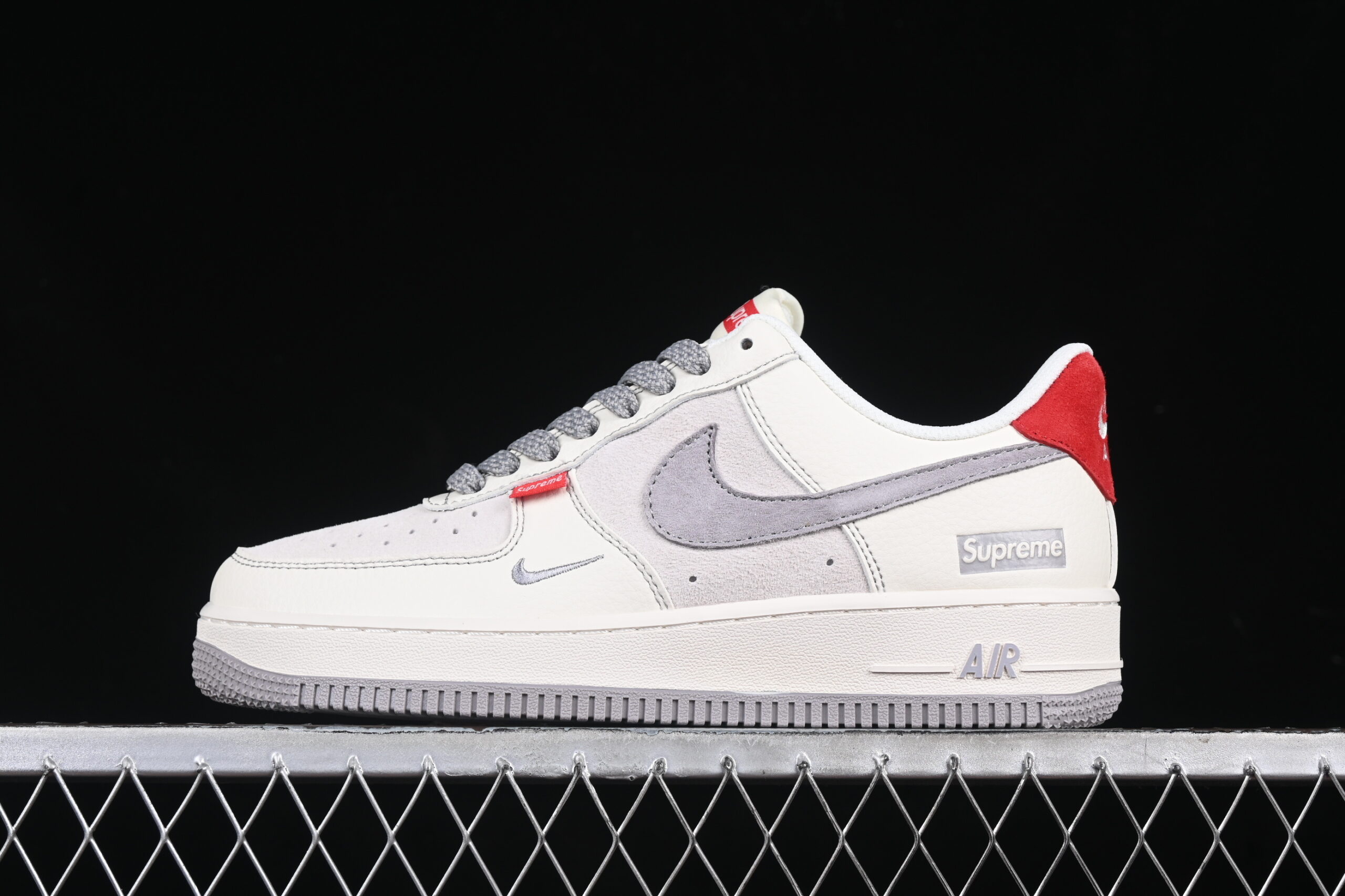 Nike Air Force 1'07 Low Supreme Collaboration Cream Grey Red Air Force 1 Low Top Casual Skate Shoes BB7518-020