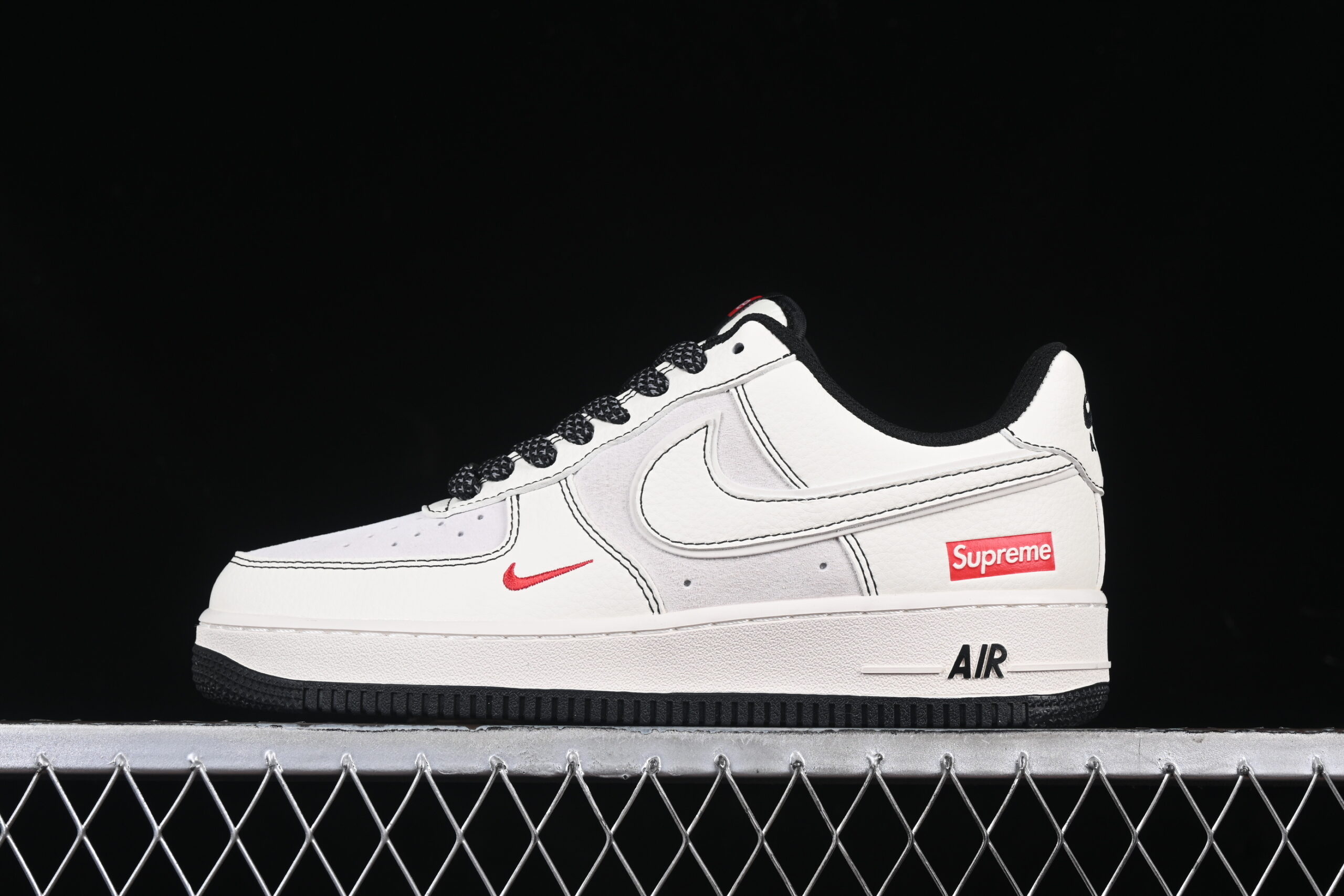 Nike Air Force 1'07 Low Supreme Collaboration Cream Black Air Force 1 Low Top Casual Skate Shoes BB7518-012