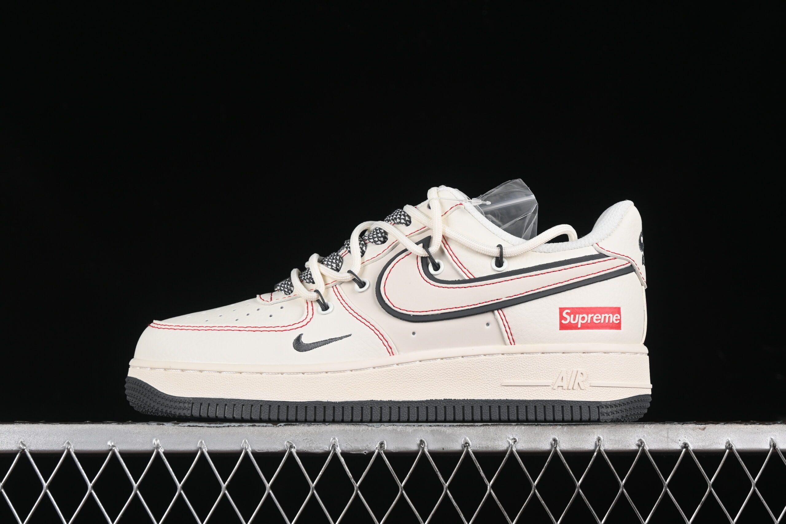 Nike Air Force 1'07 Low Supreme Collaboration - Red Grey Air Force 1 Low Top Casual Skate Shoes SJ1198-600