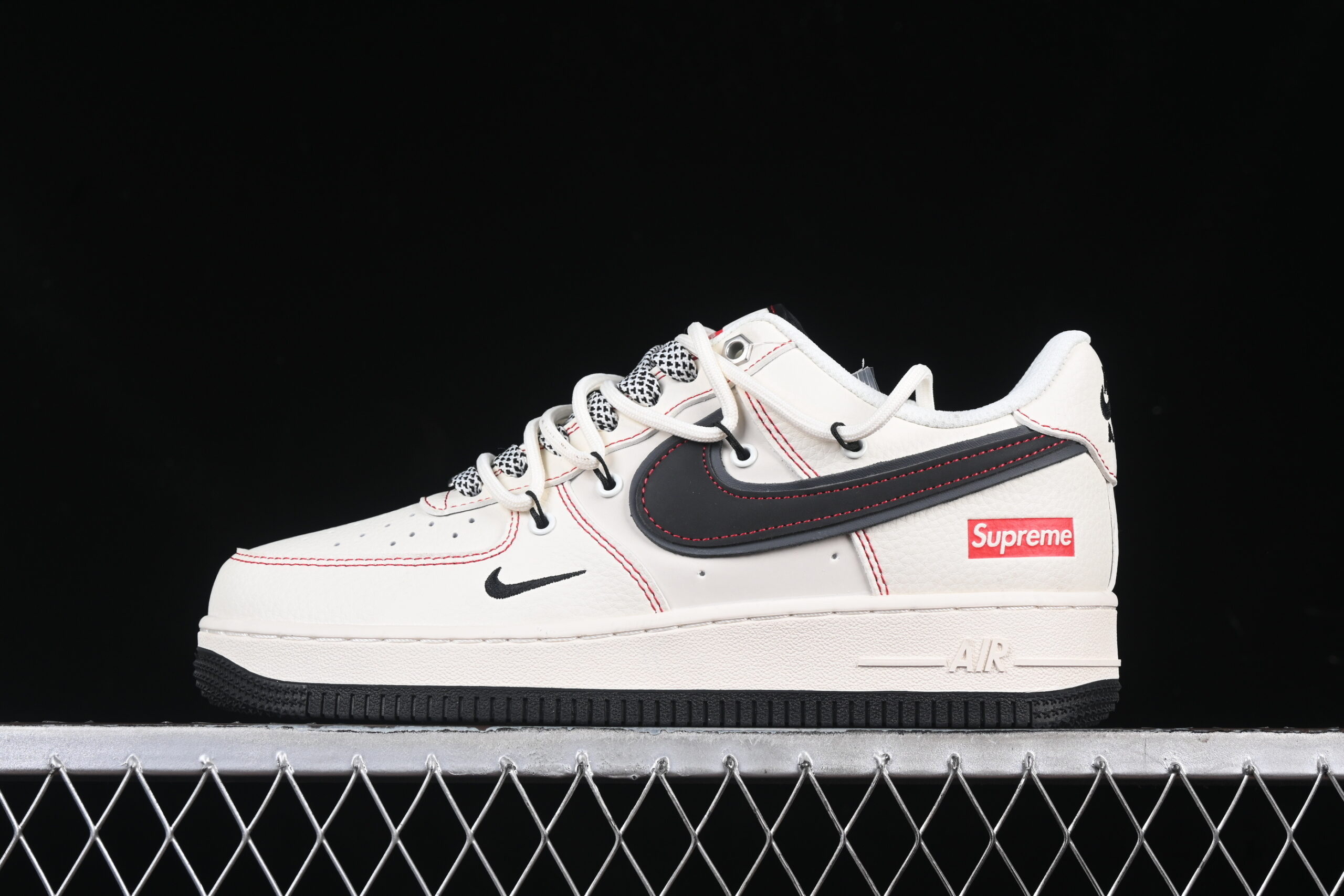 Nike Air Force 1'07 Low Sup Collaboration -- Cream Red Air Force 1 Low Top Casual Skate Shoes SJ1198-104