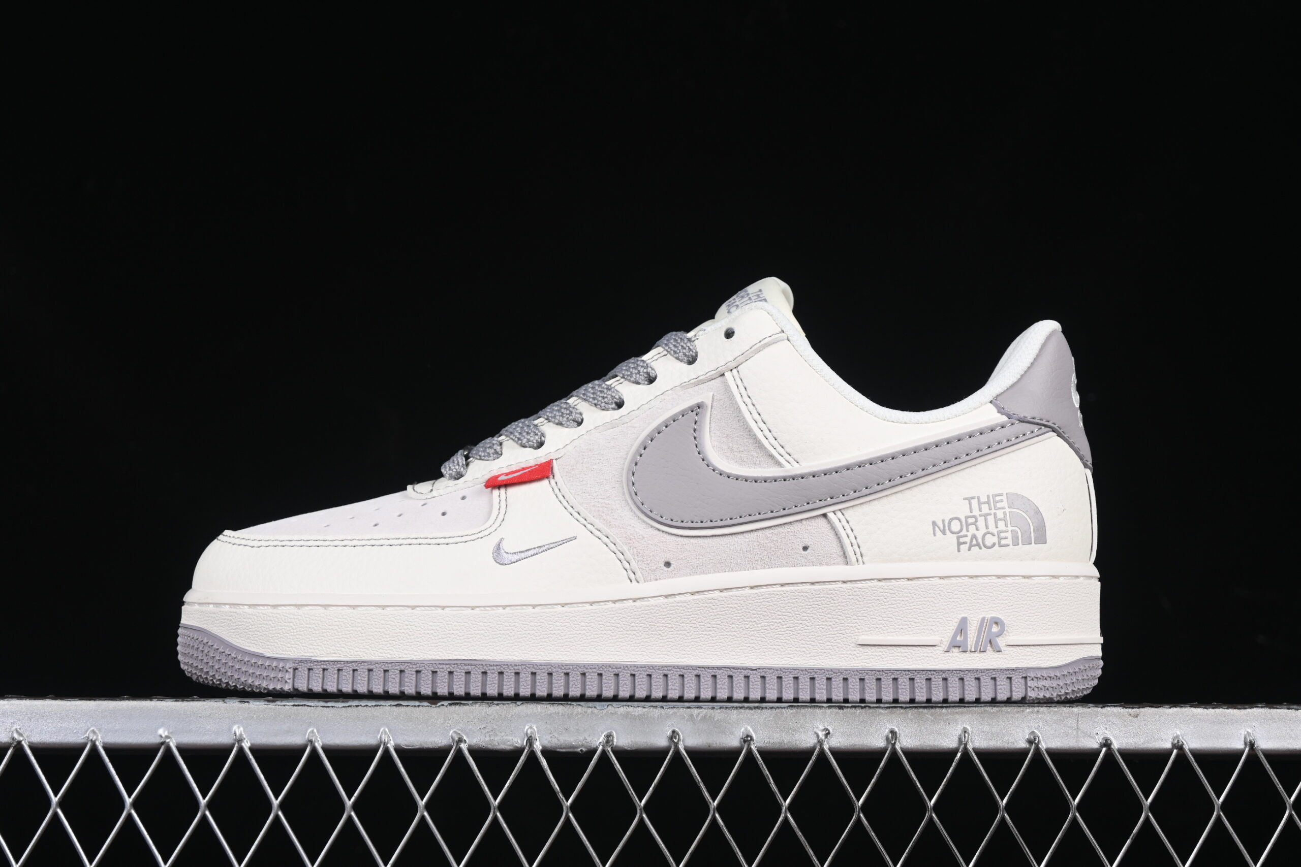 Nike Air Force 1'07 Low Collaboration Cream Grey Red Air Force 1 Low Top Casual Skate Shoes BB7518-009
