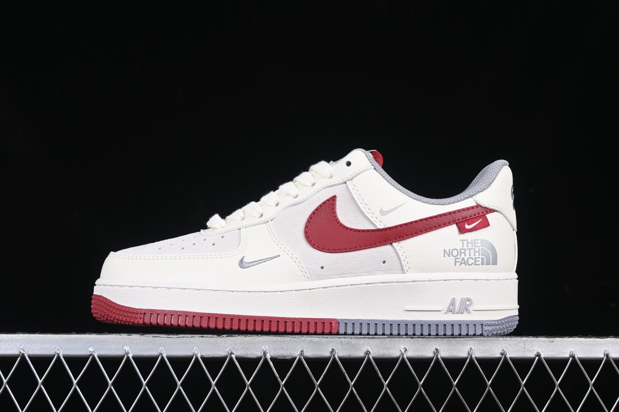 Nike Air Force 1'07 Low Collaboration Cream Red Air Force 1 Low Top Casual Skate Shoes DM6688-047