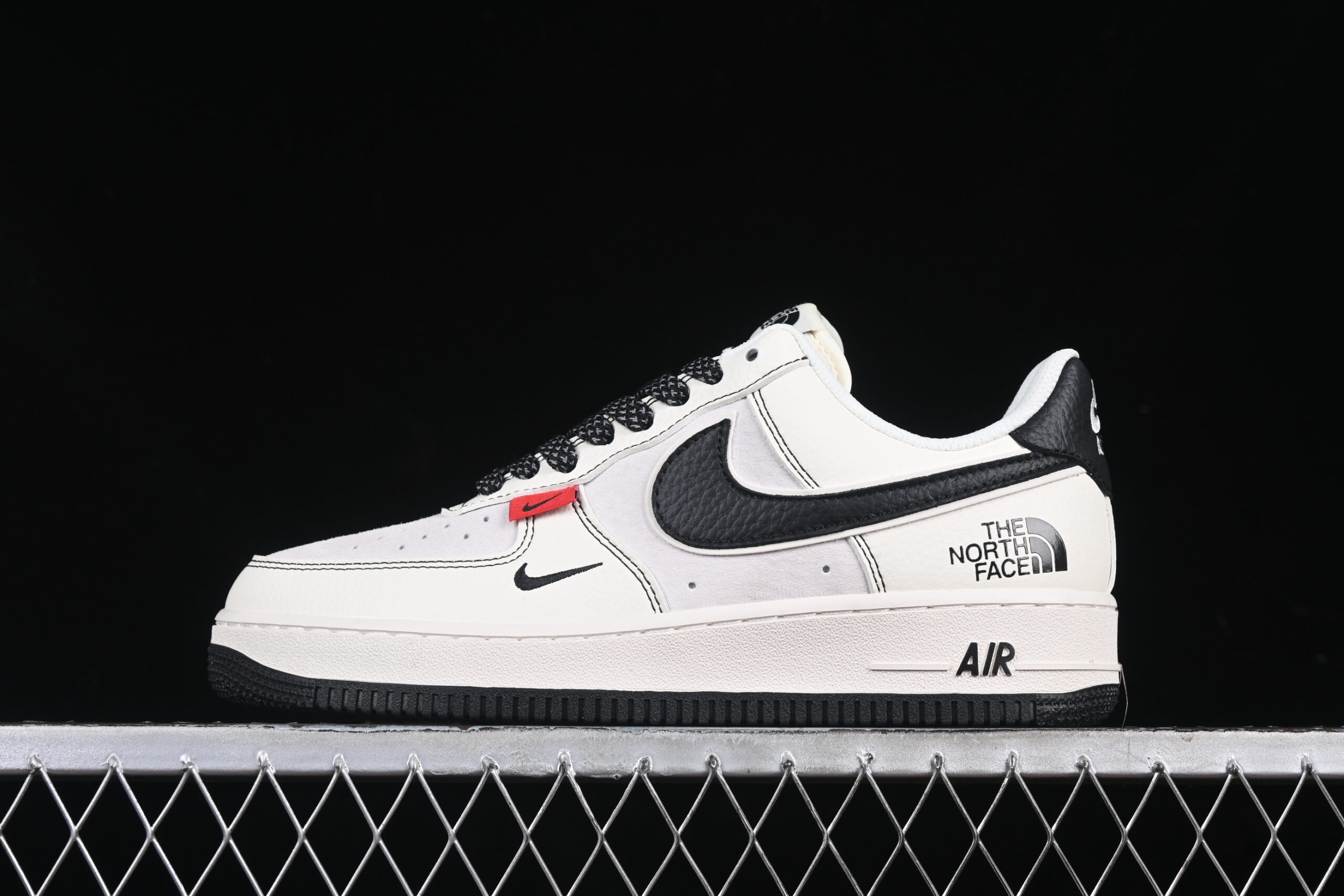 Nike Air Force 1'07 Low Collaboration Cream Black Red Air Force 1 Low Top Casual Skate Shoes BB7518-010