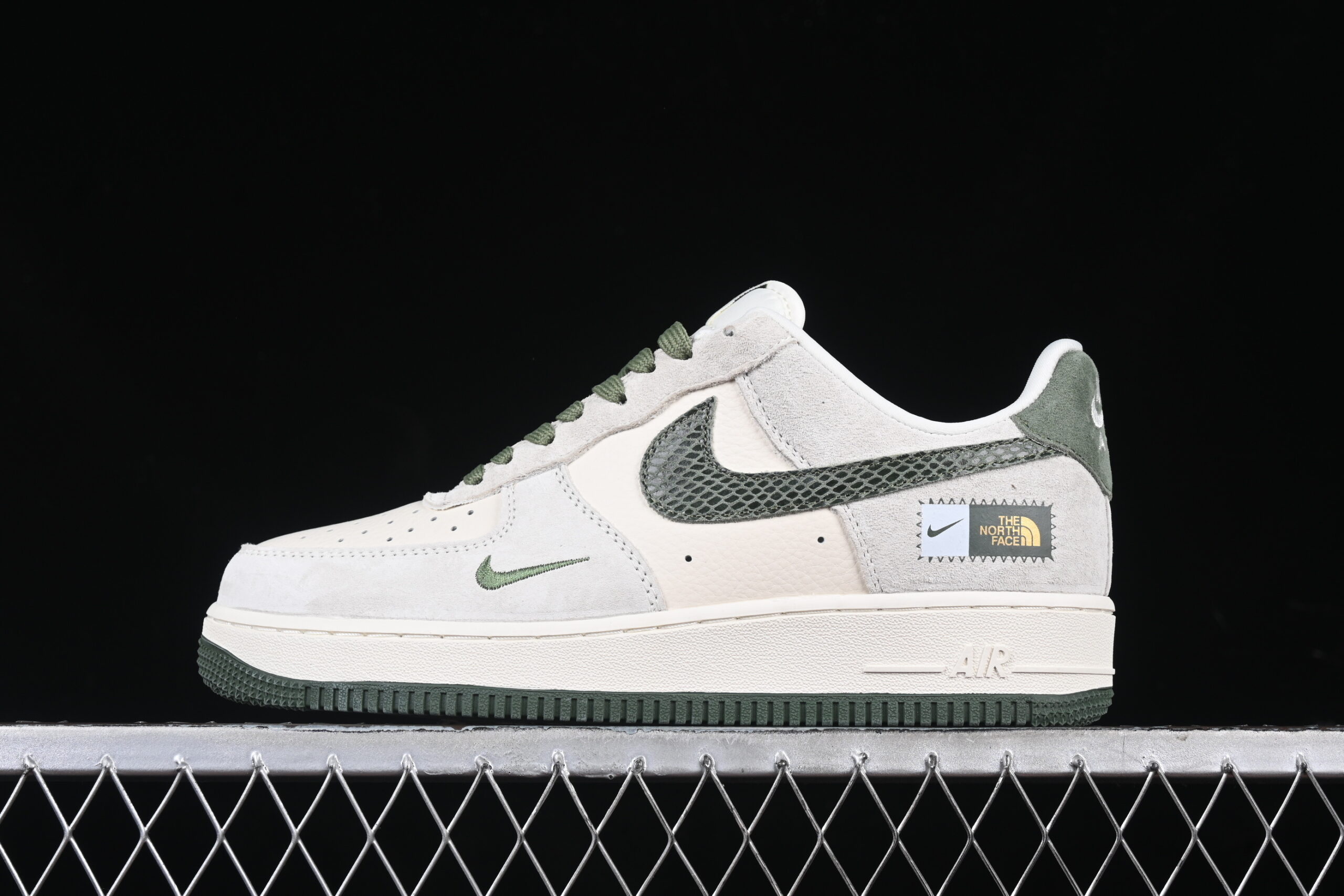 Nike Air Force 1'07 Low Collaboration Green Air Force 1 Low Top Casual Skate Shoes DF0188-026