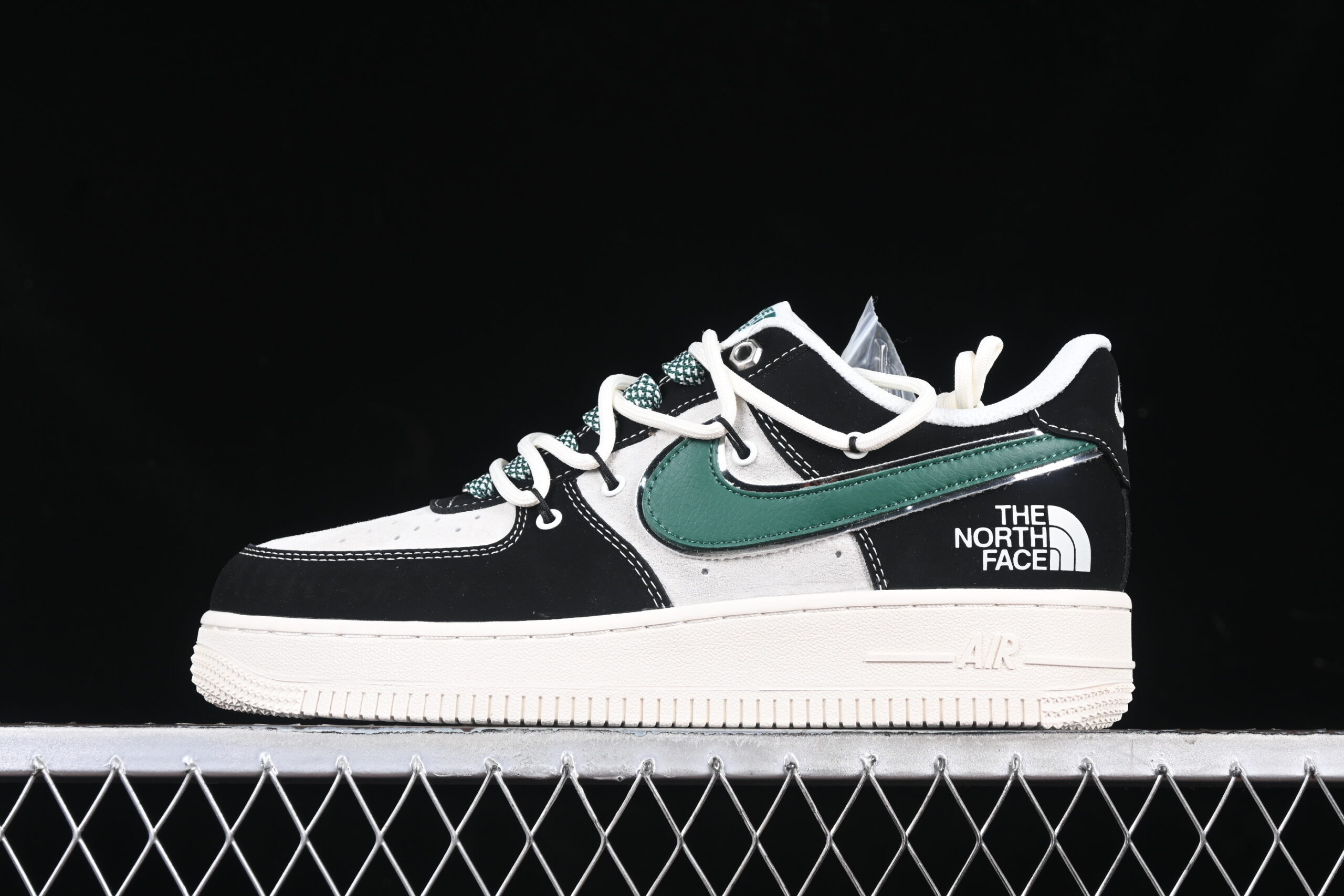 Nike Air Force 1'07 Low Collaboration Black Green Air Force 1 Low Top Casual Skate Shoes SJ1198-110