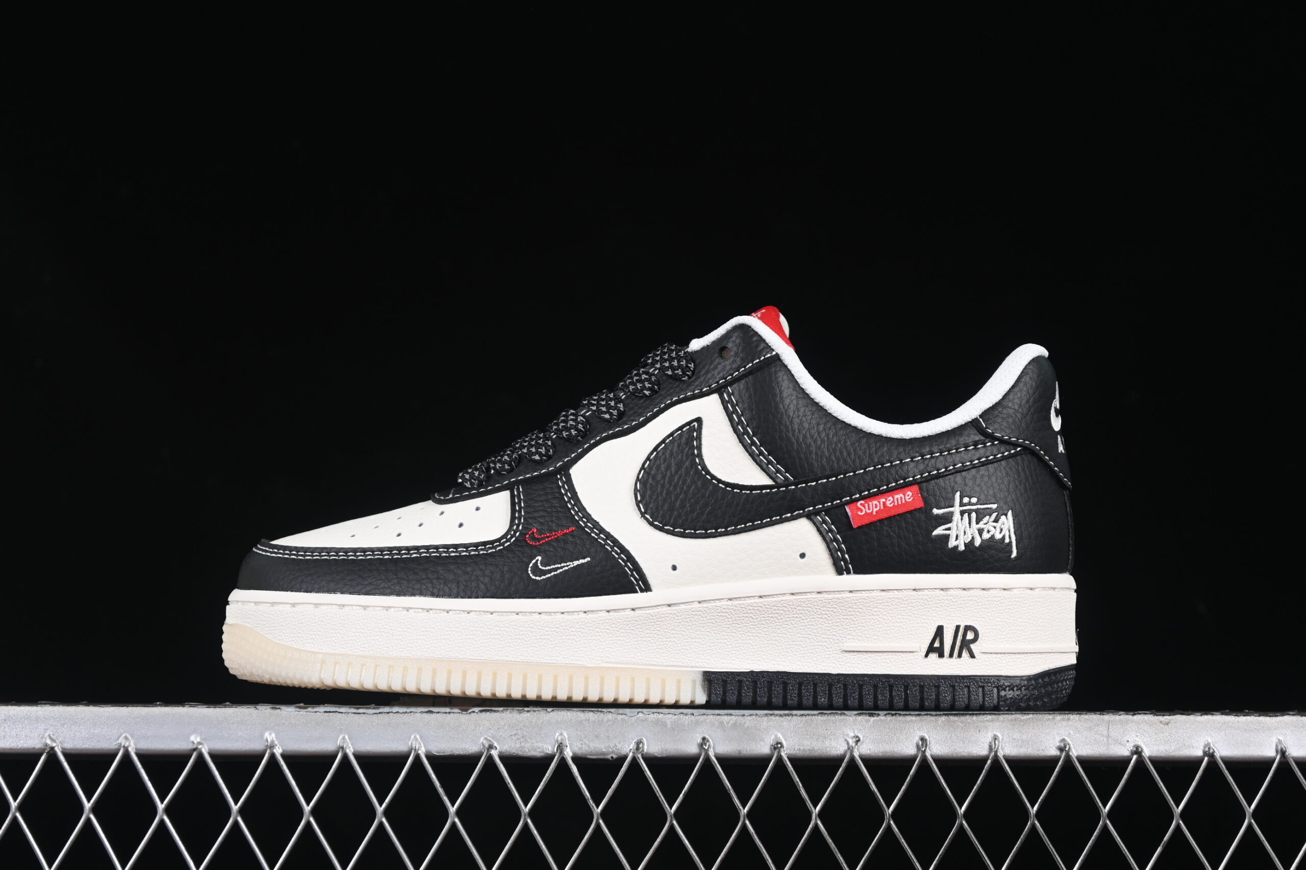 Nike Air Force 1'07 Low Supreme Collaboration Black Red Air Force 1 Low Top Casual Skate Shoes HH7518-043