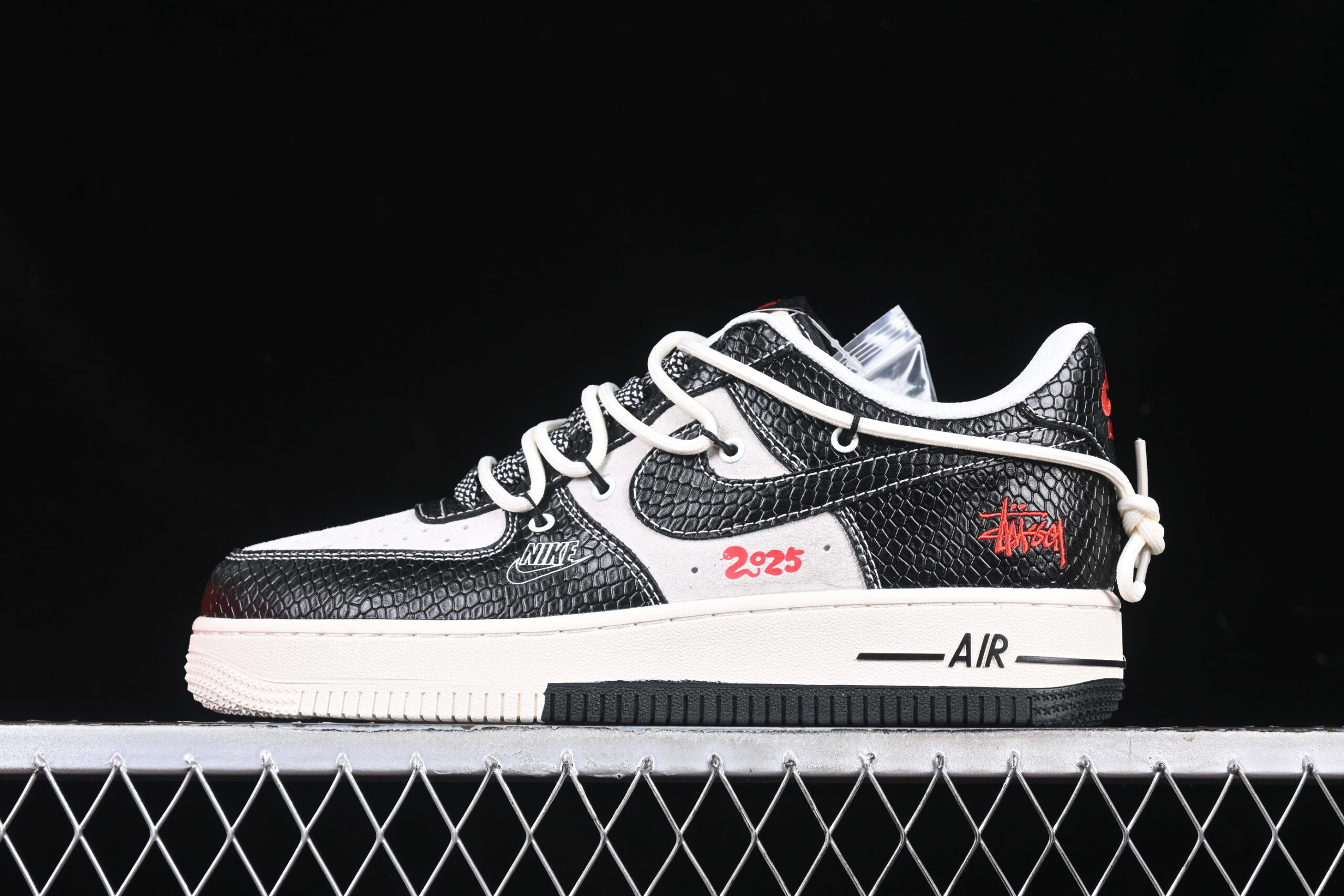 Nike Air Force 1'07 Low Collaboration Limited Black Air Force 1 Low Top Casual Skate Shoes Year of the Snake DM6688-013