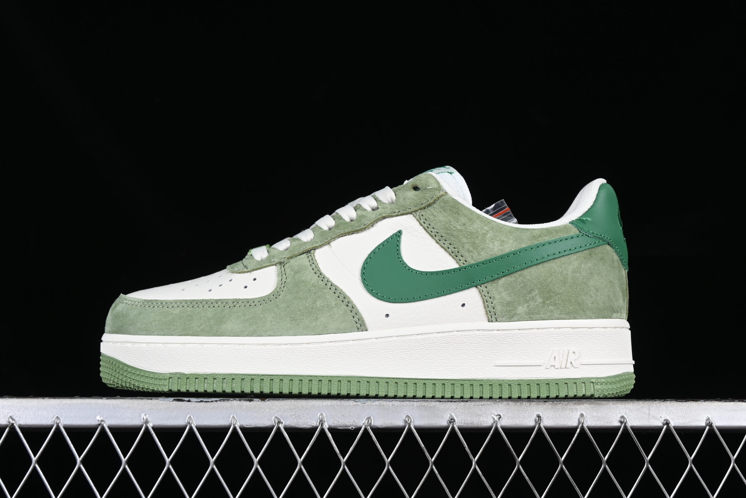 Nike Air Force 1'07 Low Cream White Green Colorway Air Force 1 Low Top Casual Skate Shoes FF7795-111