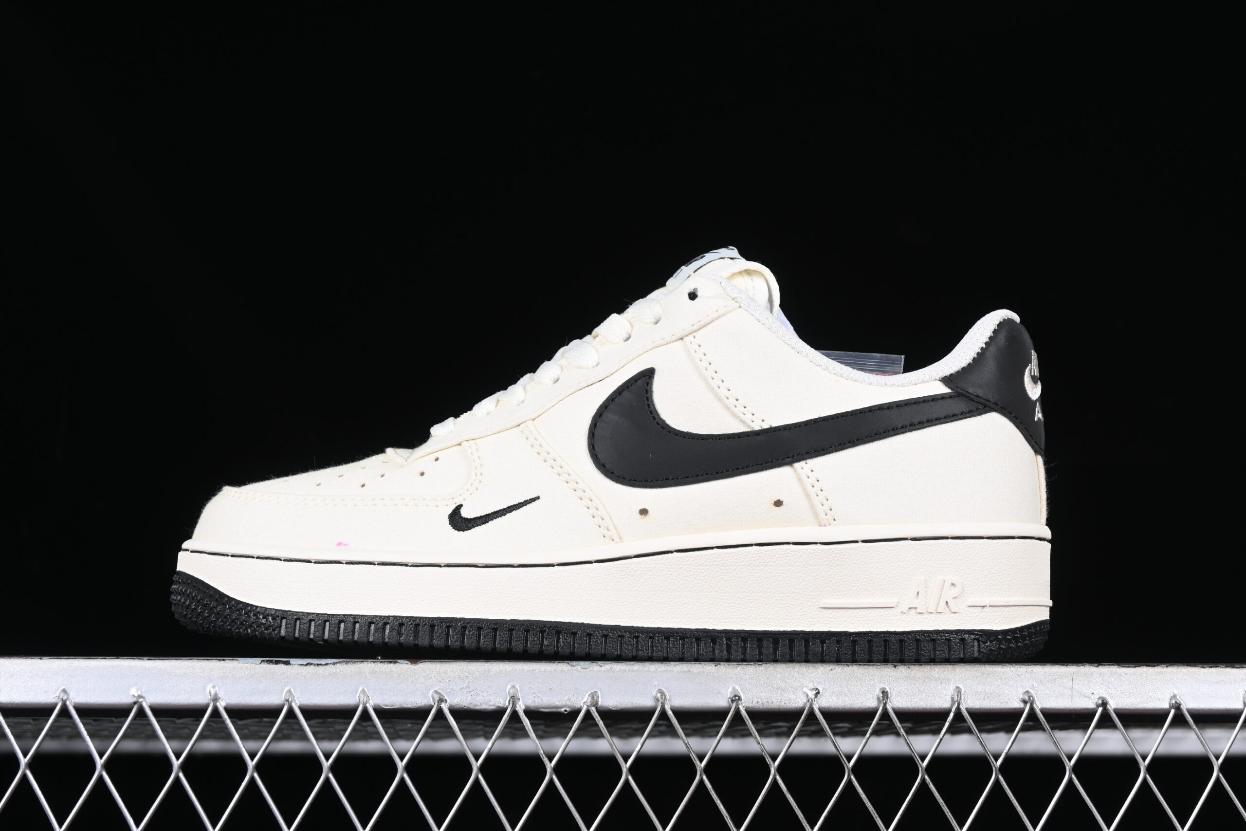 Nike Air Force 1'07 Low Cream Black Air Force 1 Low Top Casual Skate Shoes ME0112-511