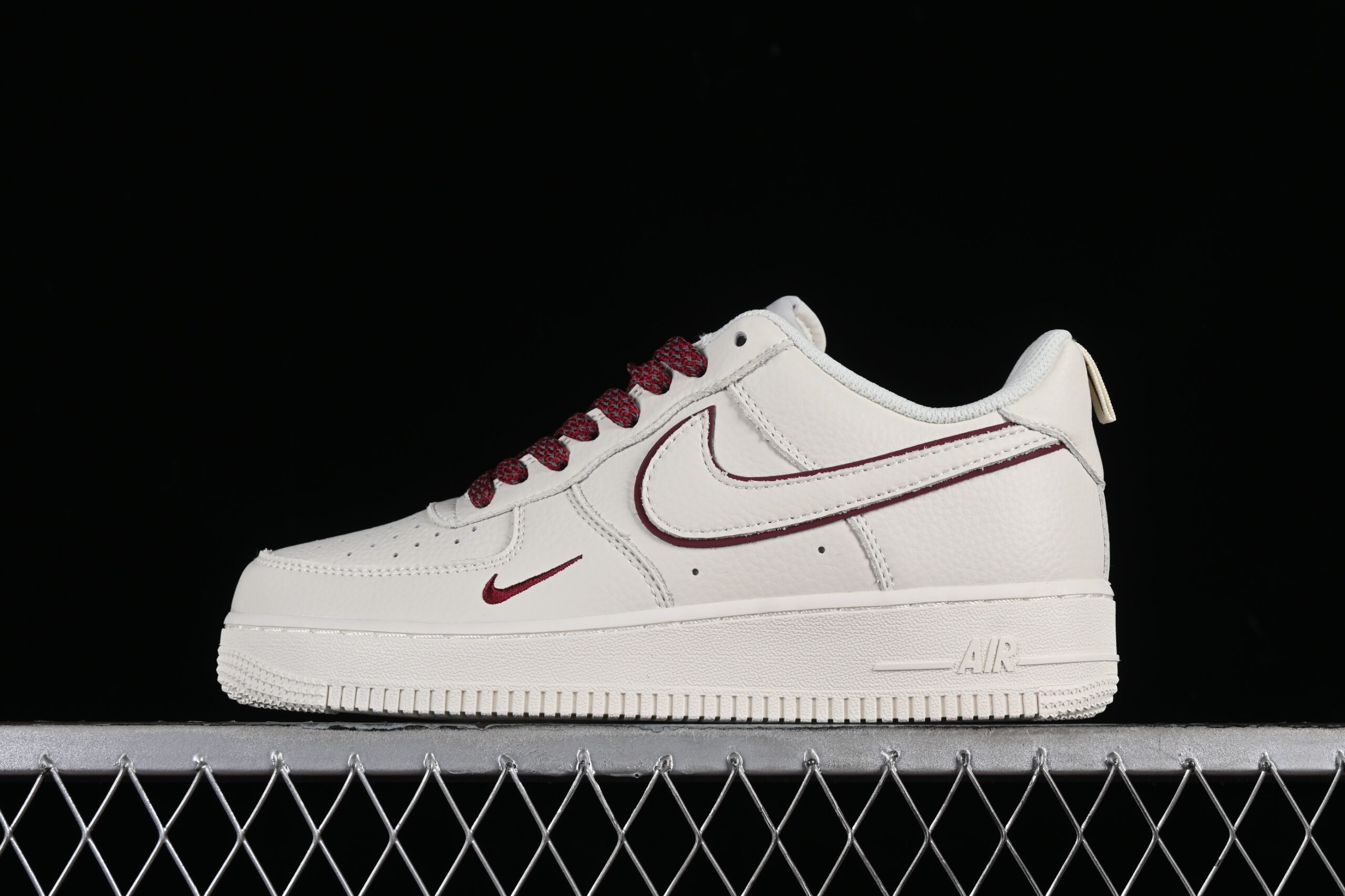 Nike Air Force 1'07 Low Classic Red Star Pattern Air Force 1 Low Top Casual Skate Shoes Glitter MJ0319-025