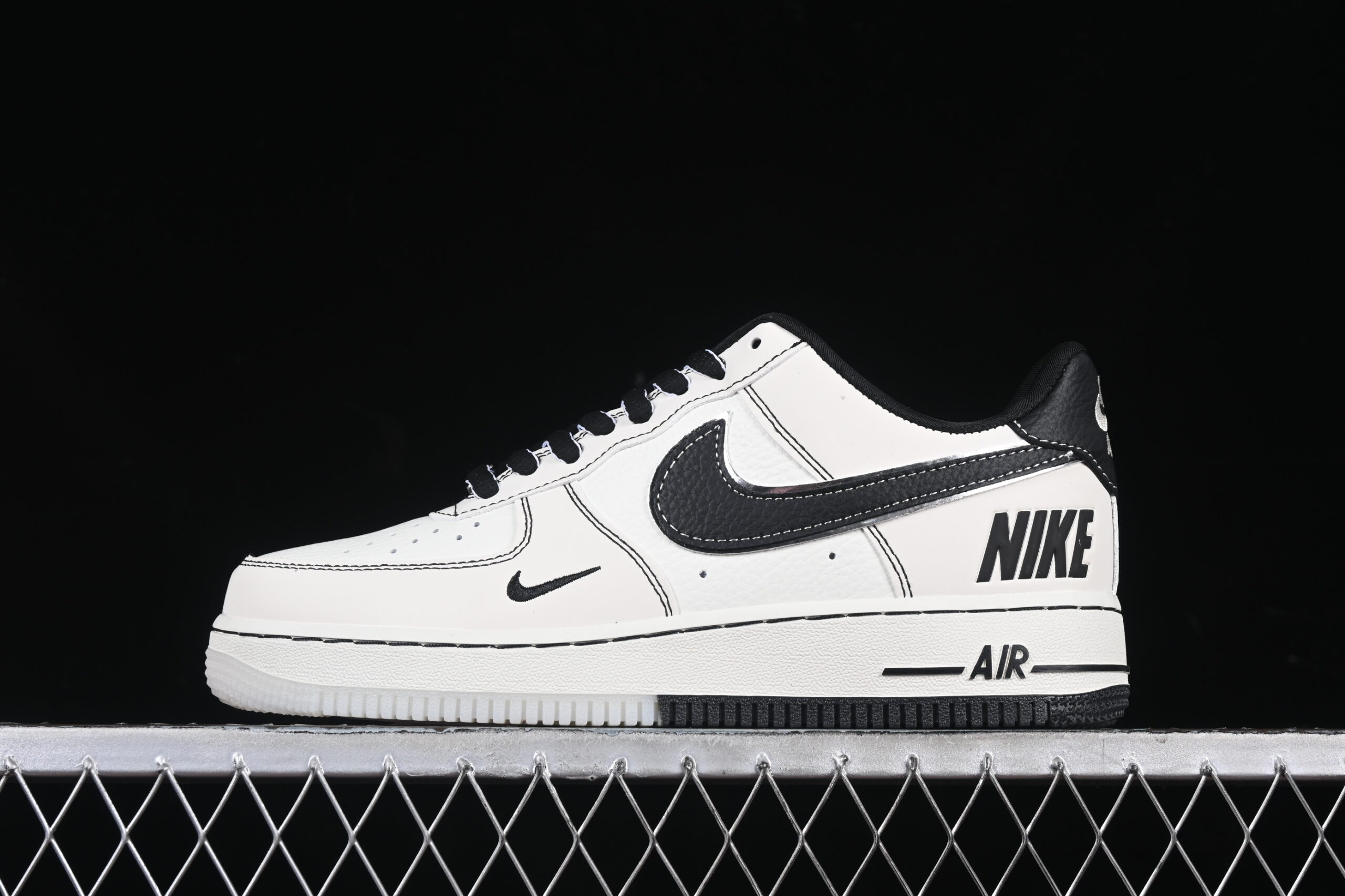 Nike Air Force 1'07 Low Nike Collaboration Black Air Force 1 Low Top Casual Skate Shoes CH6336-515