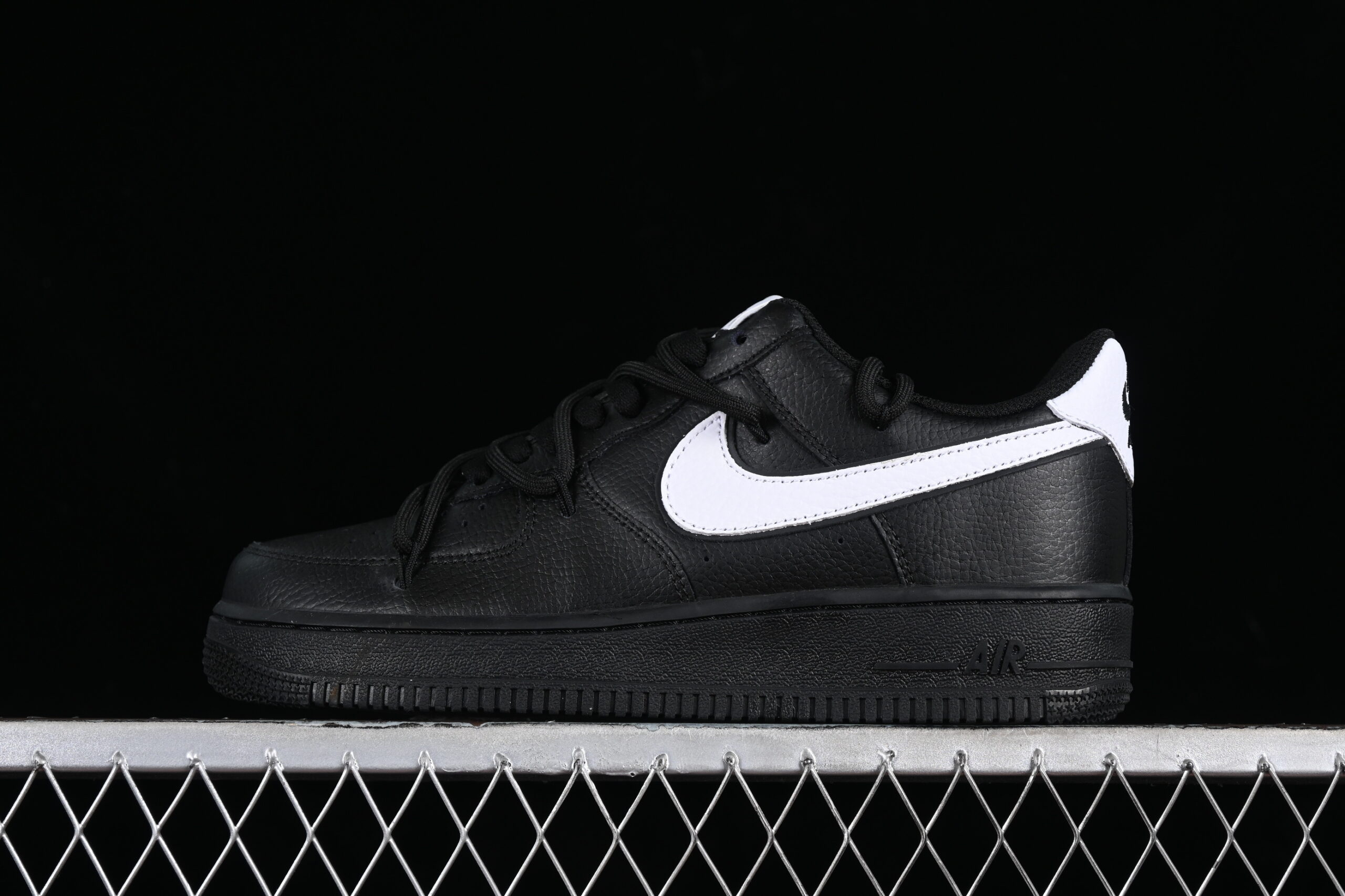 Nike Air Force 1'07 Low Black White Classic Air Force 1 Low Top Casual Skate Shoes ZH0316-018