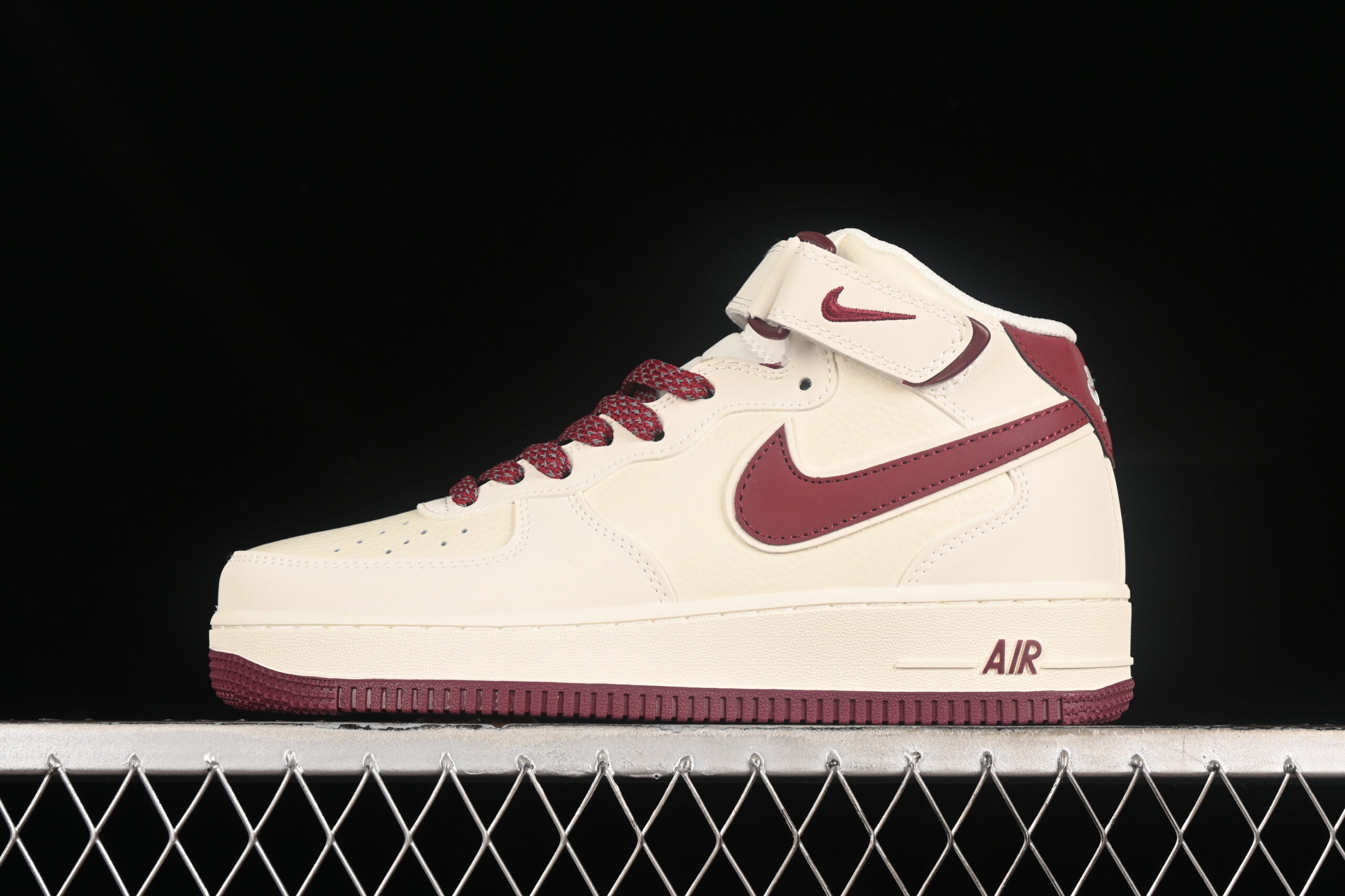 Nike Air Force 1'07 Mid Cream Red Star Pattern Air Force 1 Mid Top Casual Skate Shoes Glitter SH0235-533
