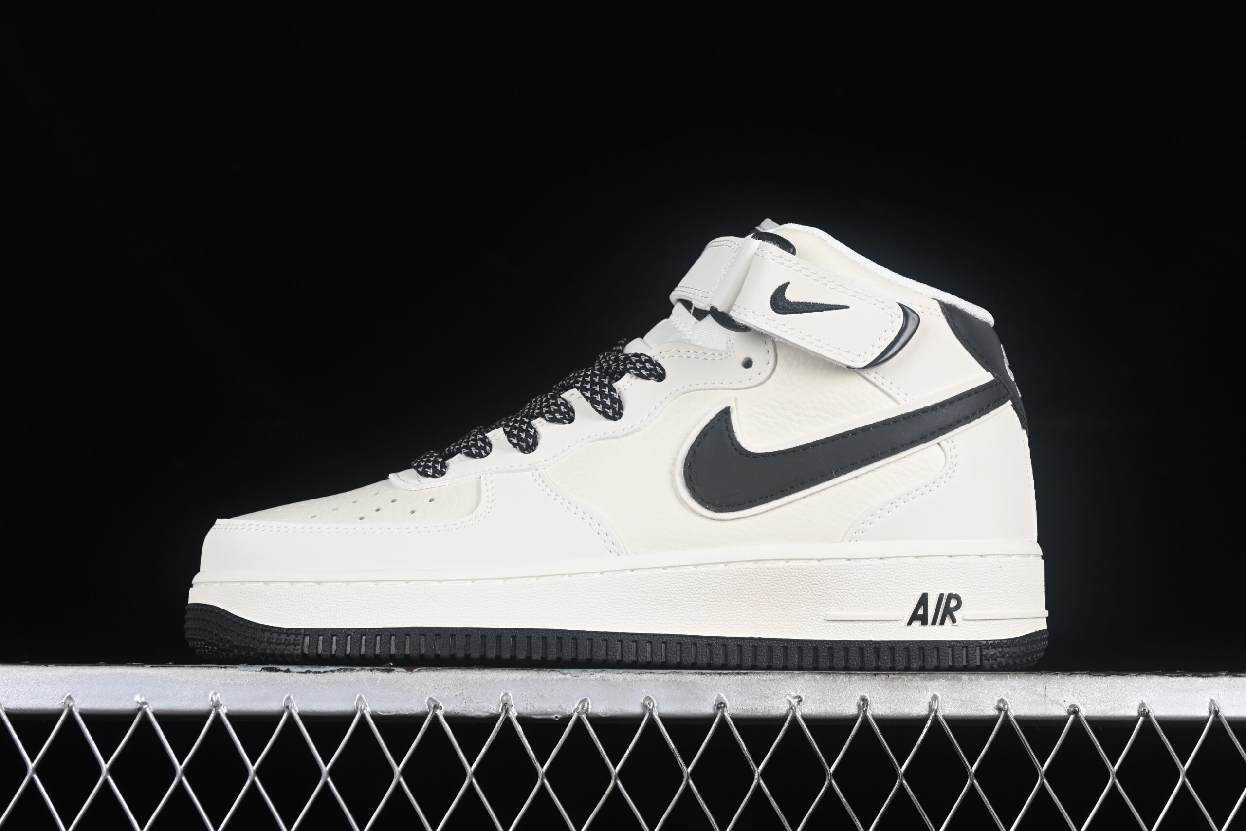 Nike Air Force 1'07 Mid Cream Black Star Pattern Air Force 1 Mid Top Casual Skate Shoes Glitter SH0235-511