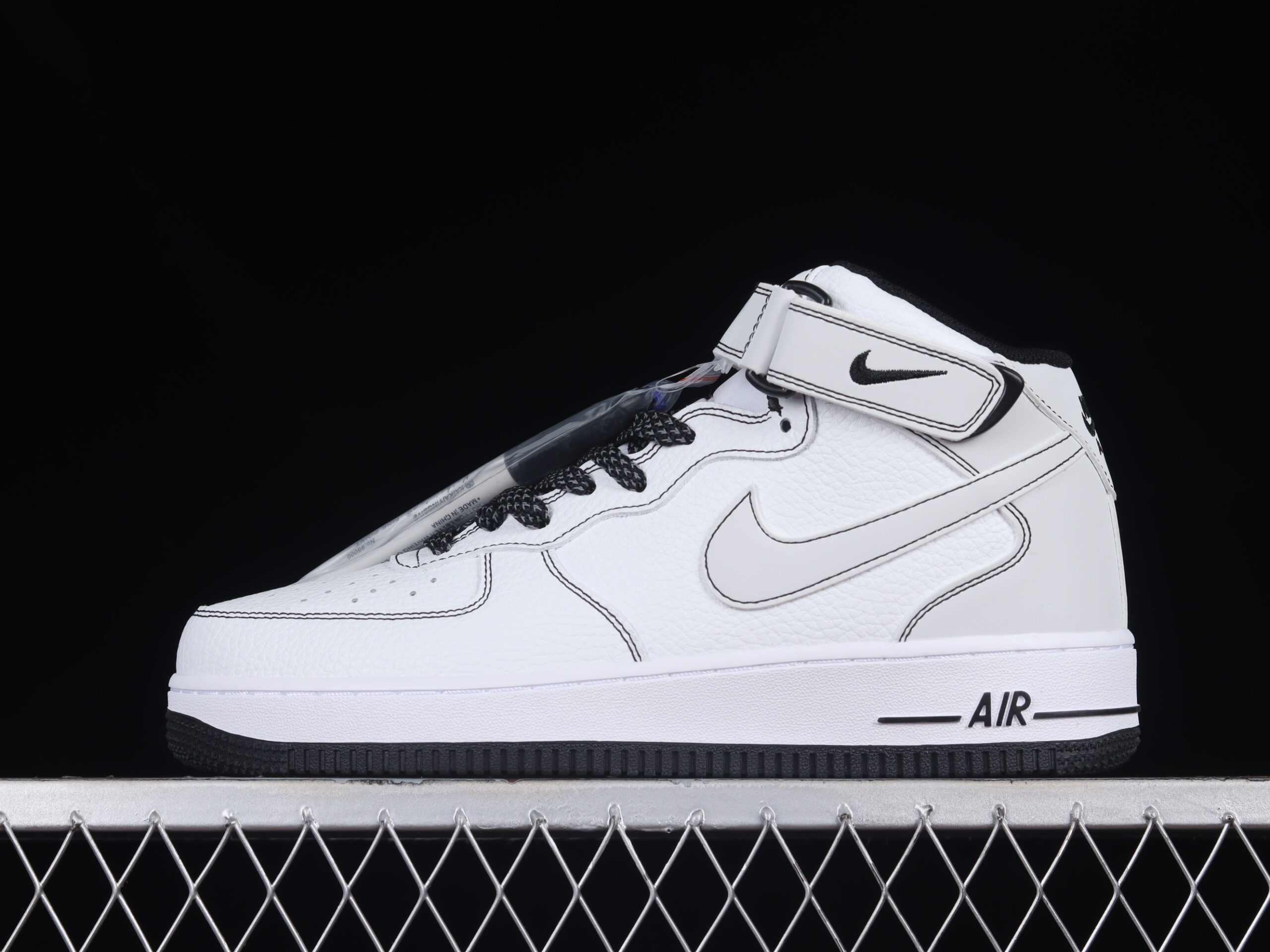 Nike Air Force 1'07 Mid Star Pattern Black White Colorway Air Force 1 Mid Top Casual Skate Shoes Glitter MK0619-222