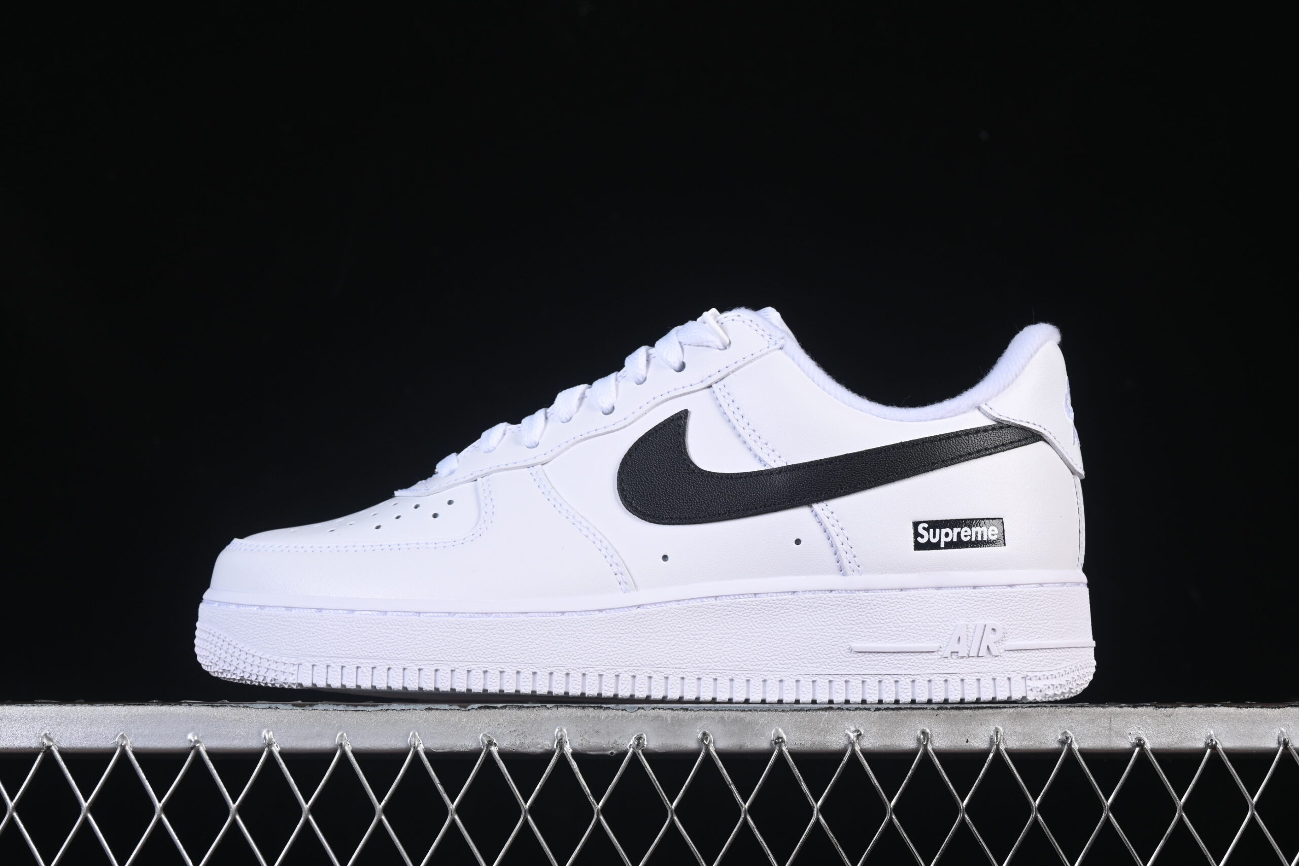 Supreme x Nike Air Force 1'07 Low Collaboration Air Force 1 Low Top Casual Skate Shoes CU9225-102