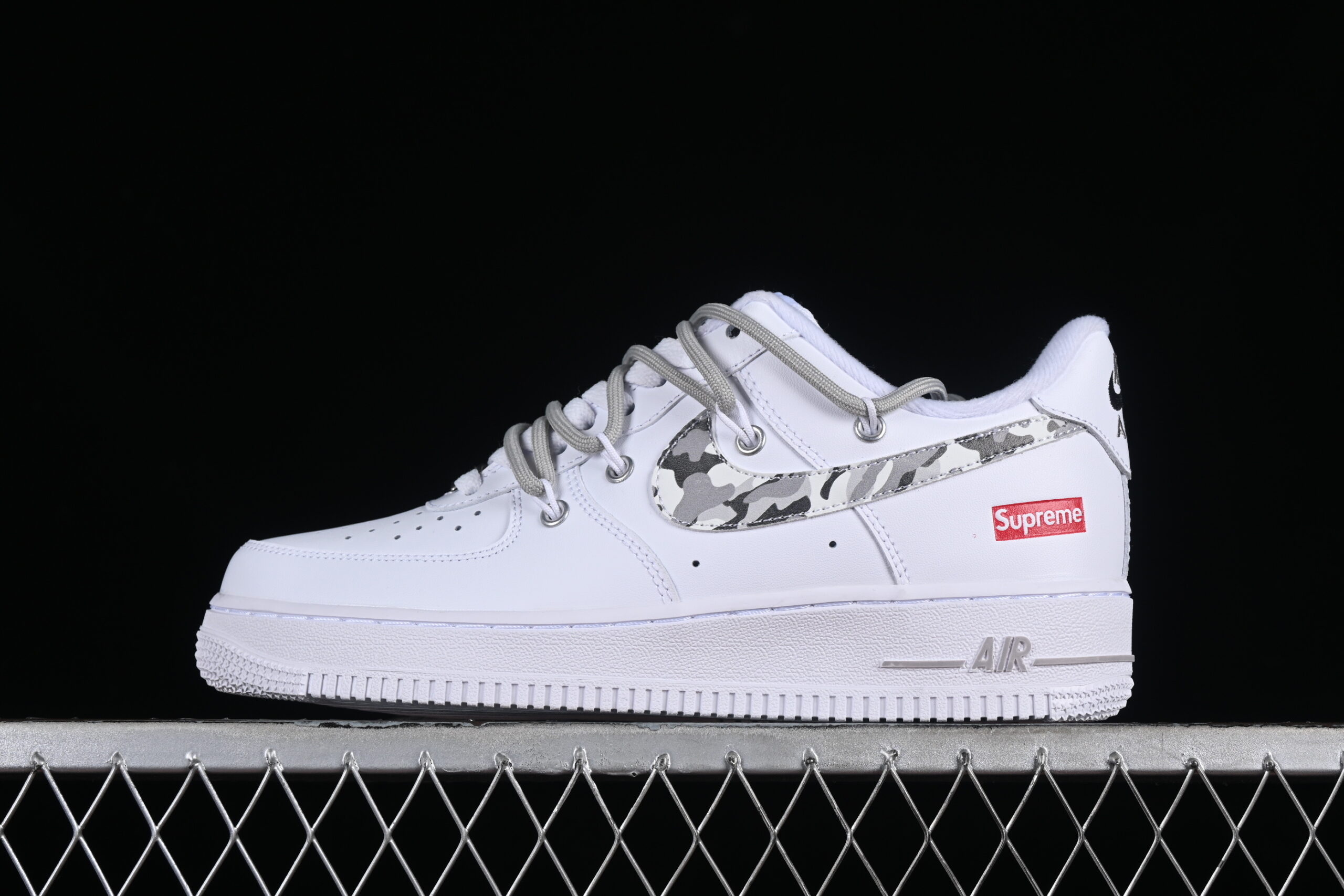 Supreme x Nike Air Force 1'07 Low "box logo" Air Force 1 Low Top Casual Skate Shoes UP1658-595