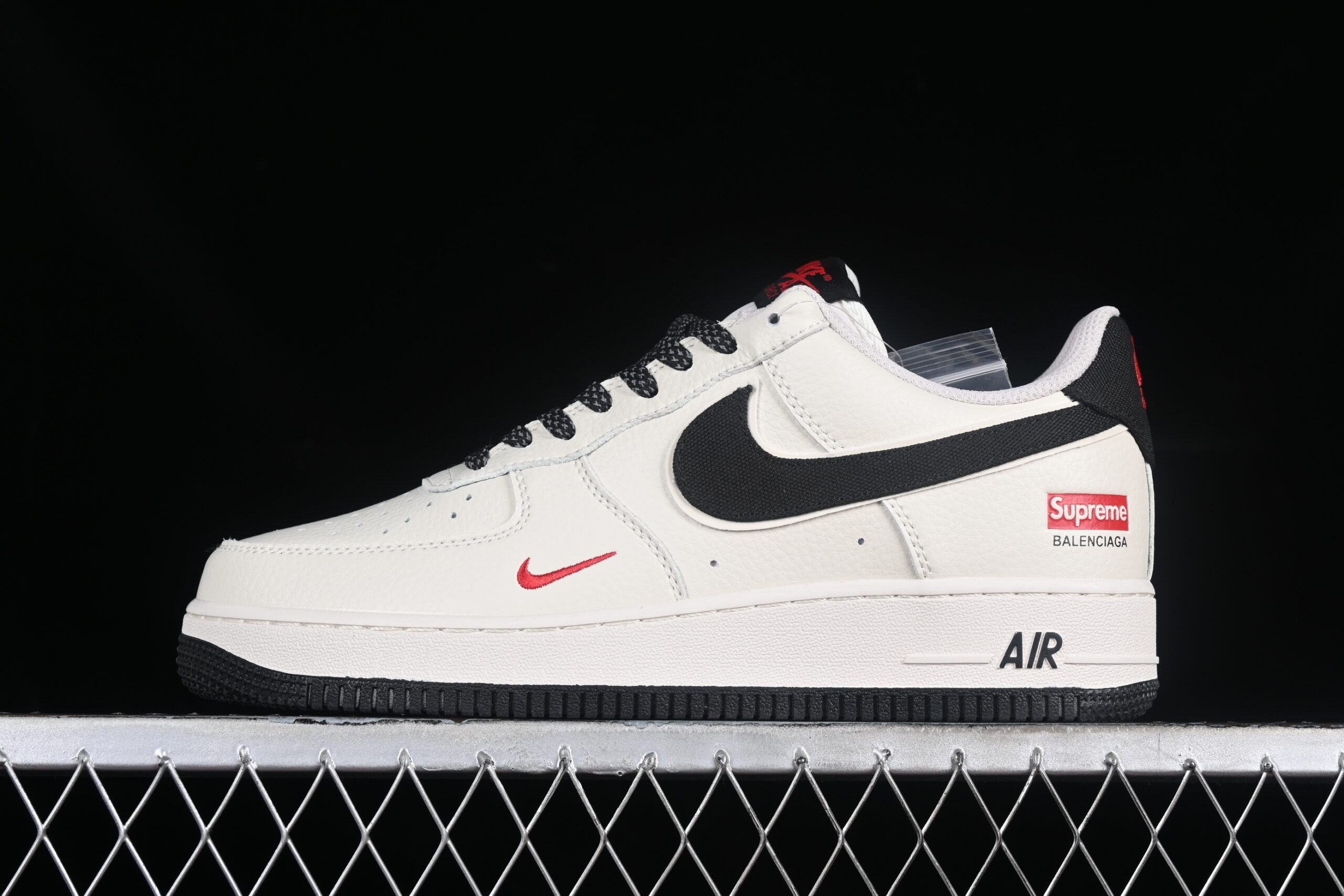 Supreme x Nike Air Force 1'07 Low Collaboration Cream White Black Air Force 1 Low Top Casual Skate Shoes HD9888-005
