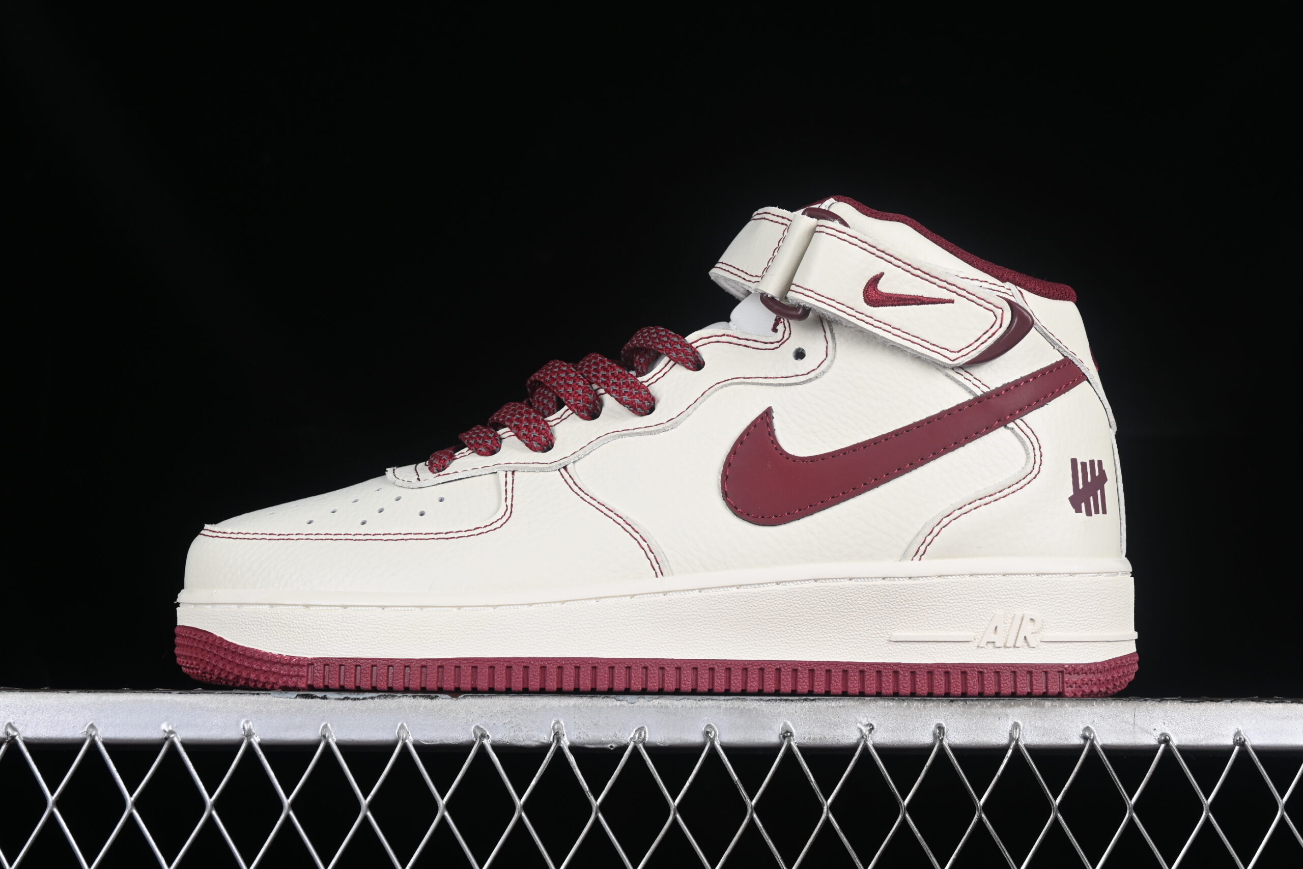 Undefeated x Nike Air Force 1'07 Mid Cream White Red Air Force 1 Mid Top Casual Skate Shoes UW2369-015